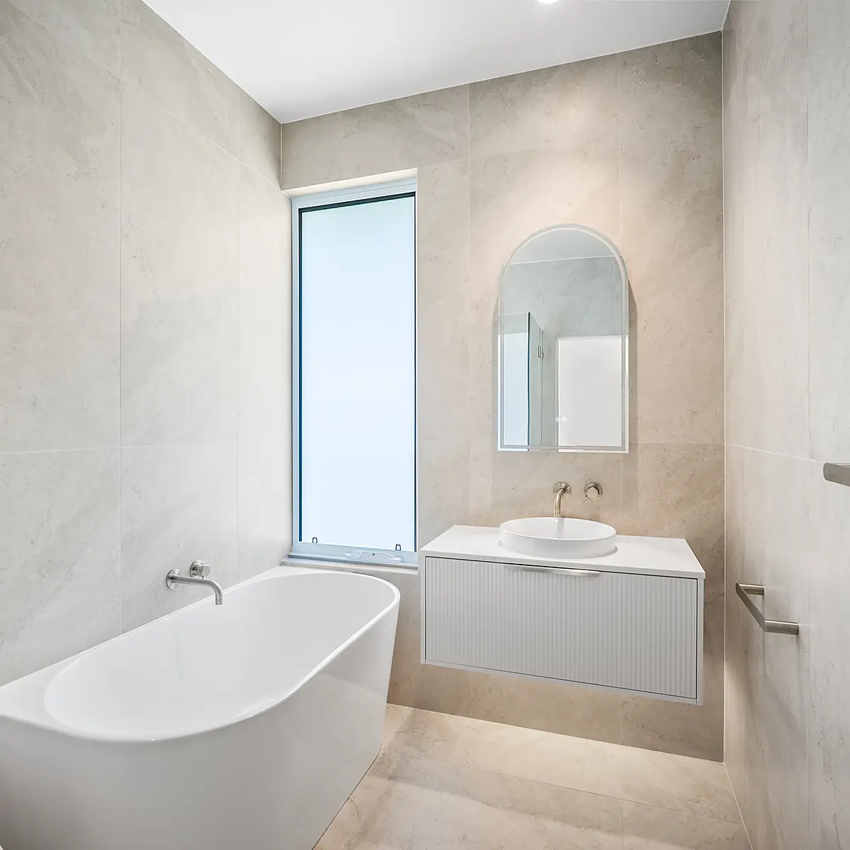 Main bathroom & freestanding bath