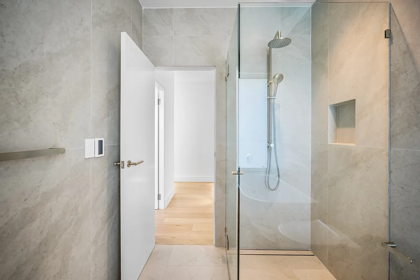 Frameless shower & stone tile